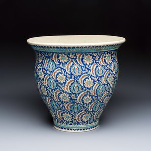 A large Kutahya blue-ground Iznik-style jardinière — photo 1