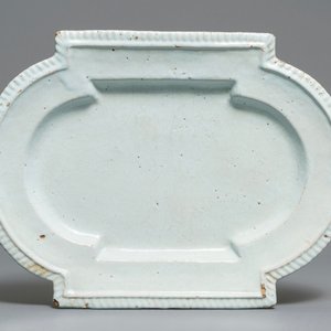 A large lobed oval white Delft dish, 18th C. — photo 1
