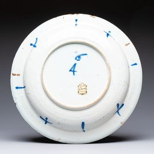 A large manganese, blue and white Dutch Delft chinoiserie dish, 17th C. — 照片 2