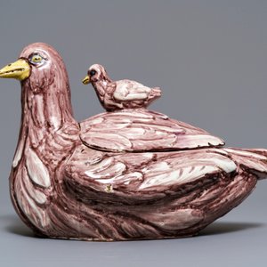 A large manganese Brussels faience partridge tureen, 18th C. — 照片 2