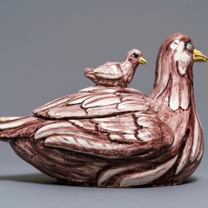 A large manganese Brussels faience partridge tureen, 18th C. — 照片 4