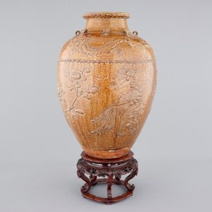 A large Martaban on a carved hardwood stand, 18/19th C. — photo 2