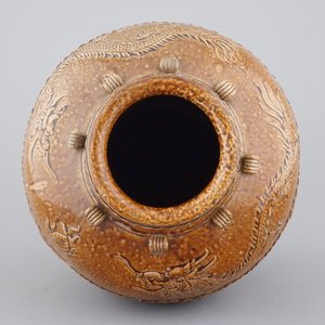 A large Martaban on a carved hardwood stand, 18/19th C. — photo 6