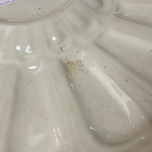 A large monochrome white lobed dish, Saint Jean du Désert or Marseille, France, 17th C. — photo 5