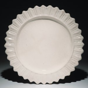 A large monochrome white relief-decorated charger, Marseille, France, 17th C. — photo 1