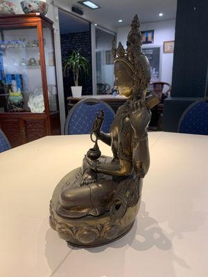 A large Nepalese bronze sculpture of Usnisavijaya, 20th C. — photo 2