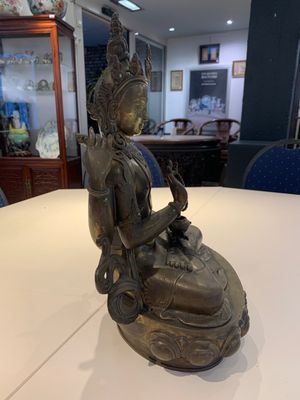 A large Nepalese bronze sculpture of Usnisavijaya, 20th C. — photo 4
