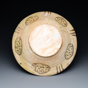 A large Nishapur 'imitation lustre' pottery bowl with a bird, Persia, 10th C. — photo 2