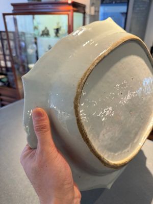 A large octagonal Chinese famille rose 'mandarin subject' dish, Qianlong — 照片 8