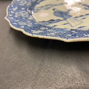 A large oval Chinese blue and white 'Romance of the Western Chamber' dish, Qianlong — photo 13
