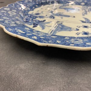 A large oval Chinese blue and white 'Romance of the Western Chamber' dish, Qianlong — photo 14