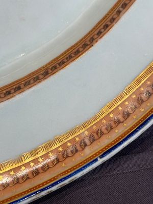 A large oval Chinese export 'EHA' monogrammed 'landscape' dish, Jiaqing, ca. 1800 — photo 6