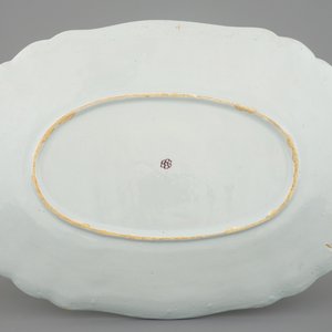 A large oval manganese Dutch Delft floral dish, 18th C. — 照片 2