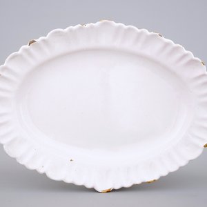 A large oval white Delft dish with lobed rim, 18th C. — 照片 1