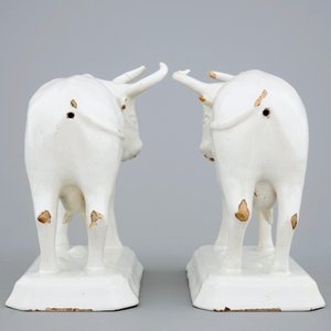 A large pair of monochrome Dutch Delft cows, 18th C. — 照片 5