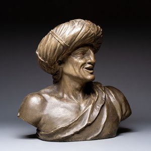 A large patinated terracotta bust of a smiling Oriental man, 18/19th C. — foto 1