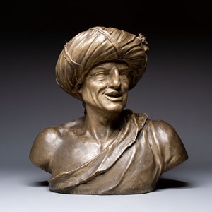 A large patinated terracotta bust of a smiling Oriental man, 18/19th C. — foto 2
