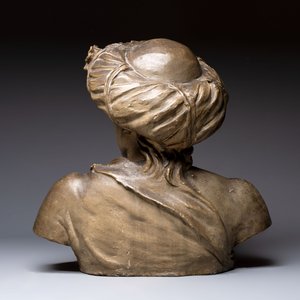 A large patinated terracotta bust of a smiling Oriental man, 18/19th C. — foto 4