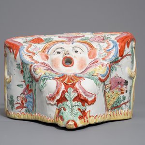 A large petit feu and gilded Dutch Delft wall cistern, 18th C. — 照片 3