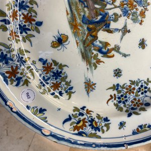 A large polychrome Alcora faience charger with two Turks, Spain, 18th C. — 照片 16