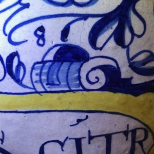 A large polychrome Antwerp maiolica 'a foglie' albarello, 2nd half 16th C. — photo 10