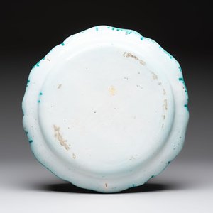 A large polychrome Brussels faience bowl and stand with butterfly and peacock design, 18th C. — photo 3