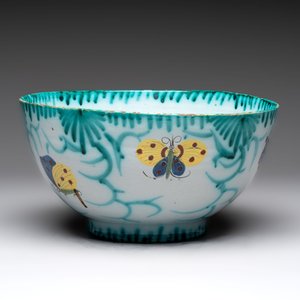 A large polychrome Brussels faience bowl and stand with butterfly and peacock design, 18th C. — photo 6