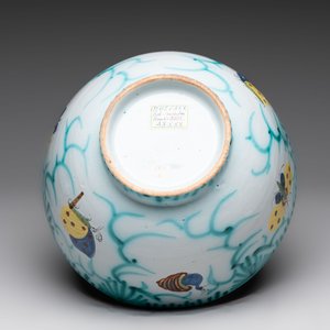 A large polychrome Brussels faience bowl and stand with butterfly and peacock design, 18th C. — photo 9