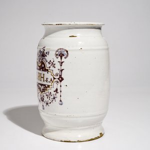 A large polychrome Brussels faience cylindrical albarello, 18th C. — photo 4