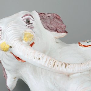 A large polychrome Delft model of an elephant, 19th C. — 照片 9
