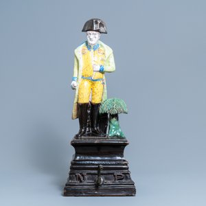 A large polychrome faience 'Napoleon' fountain, France, 19th C. — 照片 2