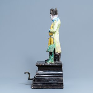 A large polychrome faience 'Napoleon' fountain, France, 19th C. — 照片 5