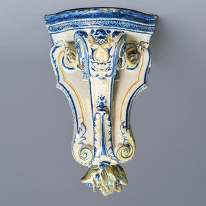 A large polychrome French faience wall bracket, Rouen, 18th C. — photo 1