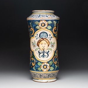 A large polychrome Italian maiolica albarello, Caltagirone, 19th C. — foto 1