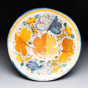 A large polychrome Italian maiolica bowl with floral design, Montelupo, 17th C. — photo 5