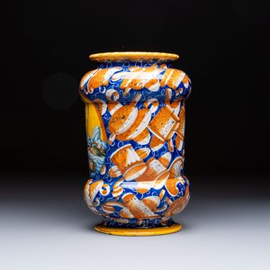 A large polychrome Italian maiolica 'Fortuna' albarello, Casteldurante or Pesaro, ca. 1580 — 照片 2