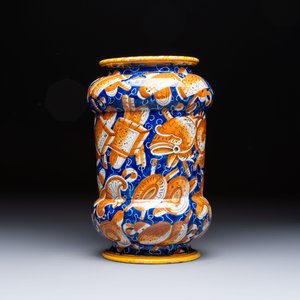 A large polychrome Italian maiolica 'Fortuna' albarello, Casteldurante or Pesaro, ca. 1580 — 照片 3