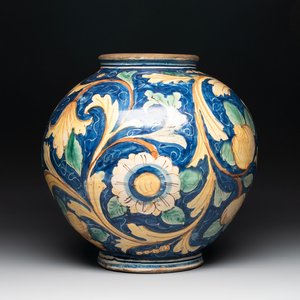 A large polychrome Italian maiolica jar, Caltagirone, 19th C. — photo 1