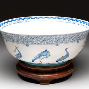 A large polychrome Iznik-style 'peacocks' bowl on a wooden stand, Samson, Paris, 19th C. — photo 1