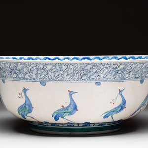 A large polychrome Iznik-style 'peacocks' bowl on a wooden stand, Samson, Paris, 19th C. — photo 3