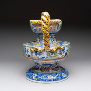 A large polychrome Nevers faience pot-pourri or flower arranging vase, France, 17th C. — foto 2