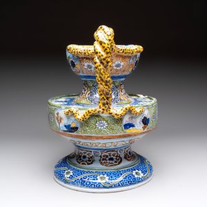 A large polychrome Nevers faience pot-pourri or flower arranging vase, France, 17th C. — foto 4