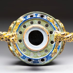 A large polychrome Nevers faience pot-pourri or flower arranging vase, France, 17th C. — foto 5