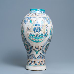 A large polychrome pottery vase, Morocco or Tunesia, ca. 1900 — 照片 1