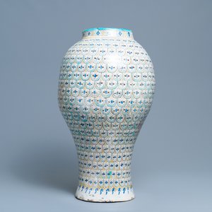 A large polychrome pottery vase, Morocco or Tunesia, ca. 1900 — 照片 1