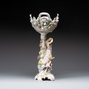 A large polychrome Saxon porcelain centrepiece, Germany, 19/20th C. — photo 4