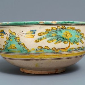 A large polychrome Spanish bowl with a bull, Talavera, 18th C. — 照片 4