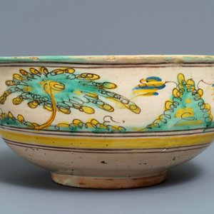 A large polychrome Spanish bowl with a bull, Talavera, 18th C. — 照片 6