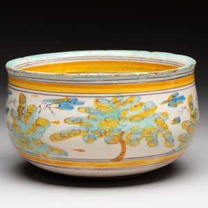 A large polychrome Spanish pottery dish and a bowl with a bird, Talavera, 18th C. — foto 6
