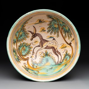 A large polychrome Talavera pottery 'leaping gazelle' bowl, Spain, 18th C. — photo 1